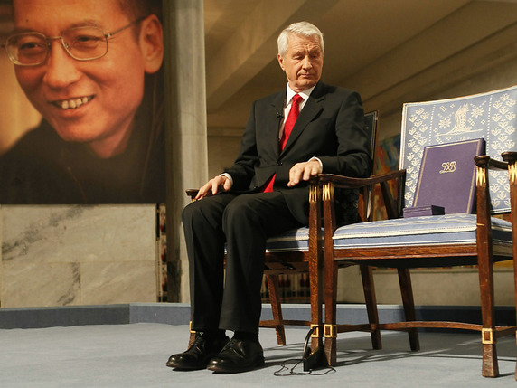 Liu Xiaobo a reçu le prix Nobel de la paix en 2010, alors qu'il était emprisonné. La récompense lui avait été remise de façon symbolique le 10 décembre 2010 à Oslo, l'opposant étant représenté par une chaise vide (archives). © KEYSTONE/AP POOL SCANPIX NORWAY/HEIKO JUNGE