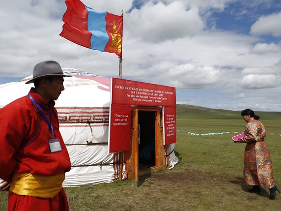 De nombreux bureaux de vote ont été installés dans des yourtes perdues au fond des immenses steppes de Mongolie (archives). © KEYSTONE/EPA/DAVAANYAM DELGERJARGAL