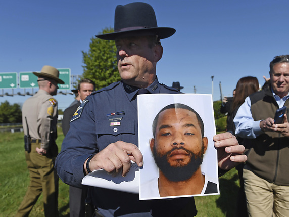 Le suspect est "armé et dangereux" affirme le shérif du comté de Harford. © KEYSTONE/AP The Baltimore Sun/KENNETH K. LAM