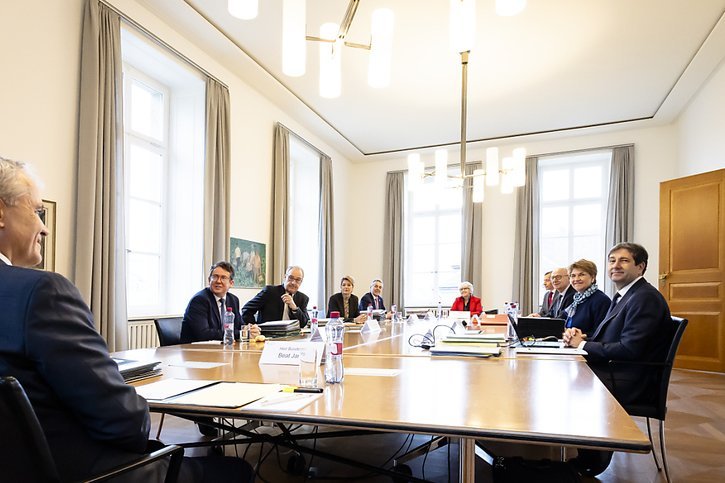 Le Conseil fédéral a siégé dans une salle du bâtiment du parlement argovien. © KEYSTONE/MICHAEL BUHOLZER