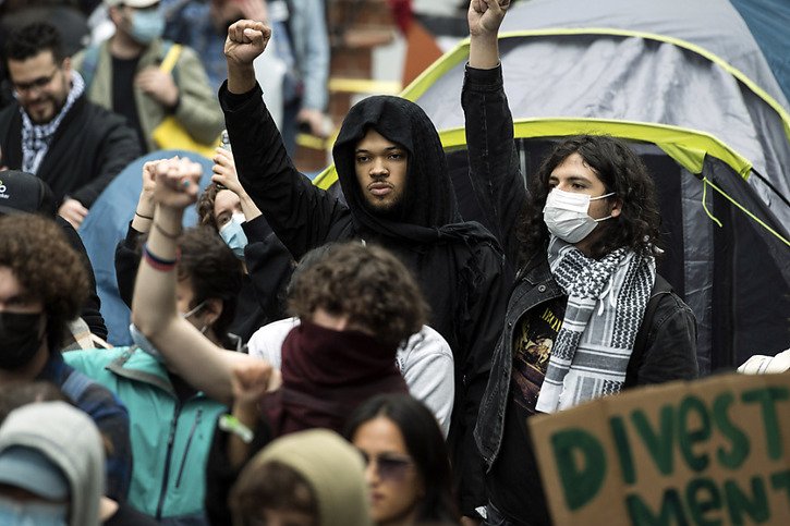 Des étudiants protestent sur les campus américains depuis plusieurs jours. © KEYSTONE/AP/Cliff Owen