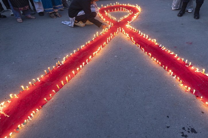 L'objectif de l'OMS est de mettre fin à l'épidémie de VIH d'ici 2030 (photo symbolique). © KEYSTONE/EPA/NARENDRA SHRESTHA