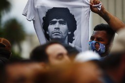 Mort de Maradona: le procès de son équipe médicale encore reporté