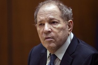 Une cour de New York annule une condamnation de Weinstein pour viol