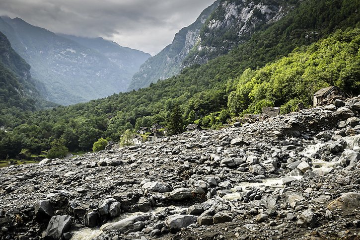 Les trois femmes ont été victimes d'un glissement de terrain dans la région de Fontana, dans le Val Bavona, a précisé la police mardi. Leurs corps avaient été retrouvés dimanche matin. © KEYSTONE/MICHAEL BUHOLZER