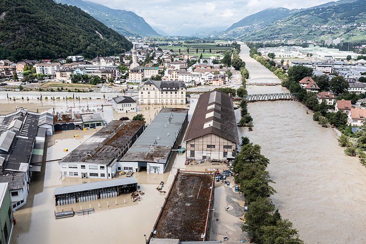 La région de Sierre et Chippis a été fortement impactée par la crue du Rhône le week-end dernier. (Archives) © KEYSTONE/OLIVIER MAIRE