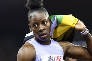 Shericka Jackson gagne le 100 m, Fraser-Pryce 3e